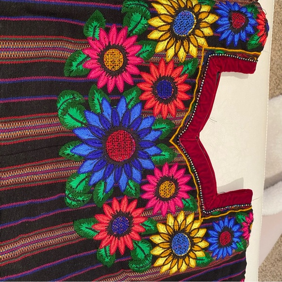 Hand Made Mayan floral embroidered top no size - Picture 10 of 11